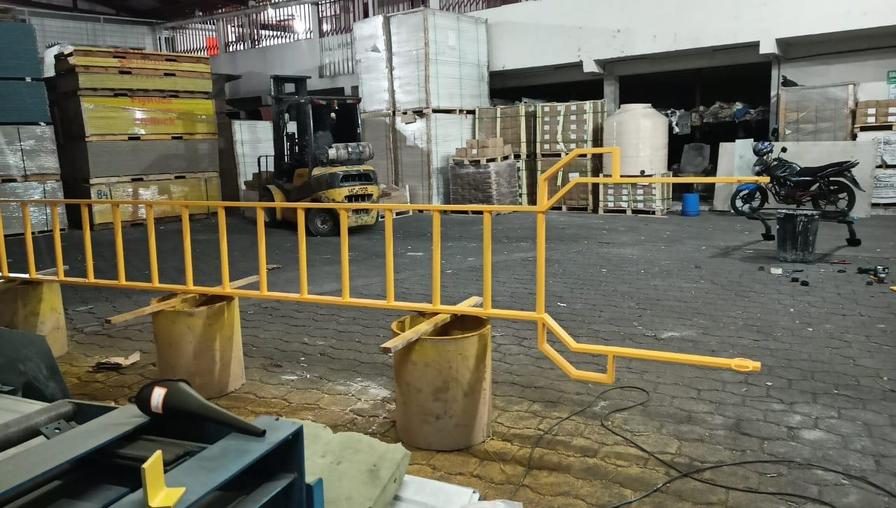 Instalación de sistema de acceso seguro a techo industrial